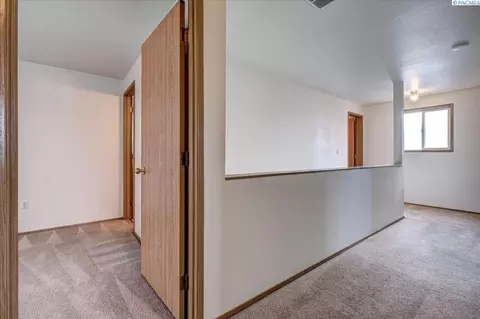 Entry Way - 6712 Ruth Dr, Pasco, WA 99301 photo 1 of 1