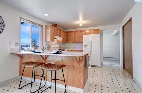 Kitchen - 6712 Ruth Dr, Pasco, WA 99301 photo 1 of 3