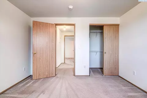 Bedroom - 6712 Ruth Dr, Pasco, WA 99301 photo 5 of 6