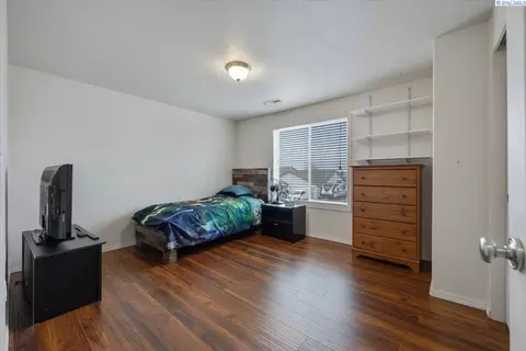 Bedroom - 5519 Johnson Dr, Pasco, WA 99301 photo 4 of 7