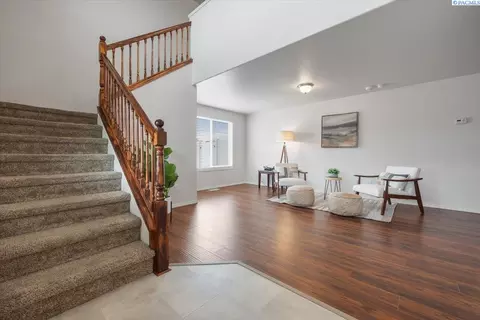 Entry Way - 5519 Johnson Dr, Pasco, WA 99301 photo 1 of 1