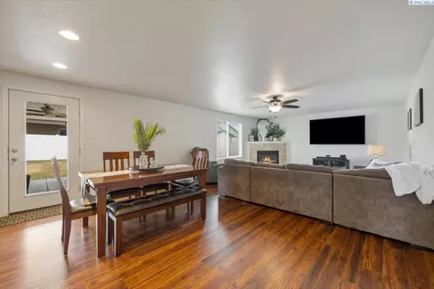Living - 5519 Johnson Dr, Pasco, WA 99301 photo 1 of 4