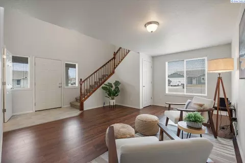 Living - 5519 Johnson Dr, Pasco, WA 99301 photo 4 of 4