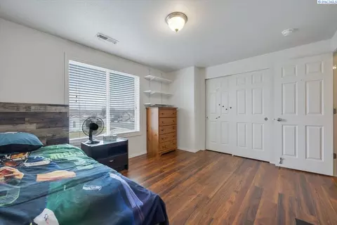 Bedroom - 5519 Johnson Dr, Pasco, WA 99301 photo 5 of 7