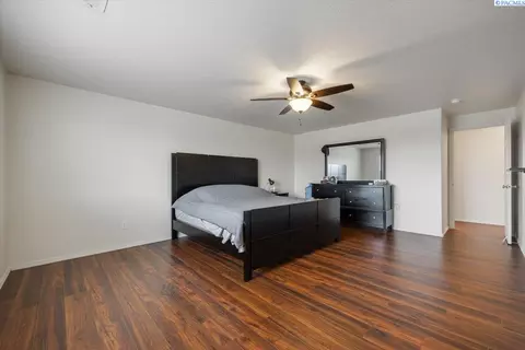 Bedroom - 5519 Johnson Dr, Pasco, WA 99301 photo 6 of 7