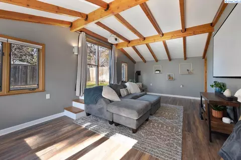 Living - 935 NW Charlotte, Pullman, WA 99163 photo 4 of 5