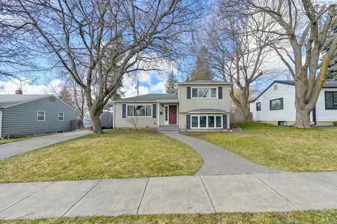 Exterior - 935 NW Charlotte, Pullman, WA 99163 photo 2 of 12
