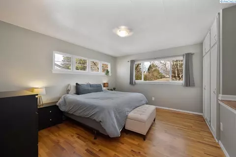 Bedroom - 935 NW Charlotte, Pullman, WA 99163 photo 2 of 3