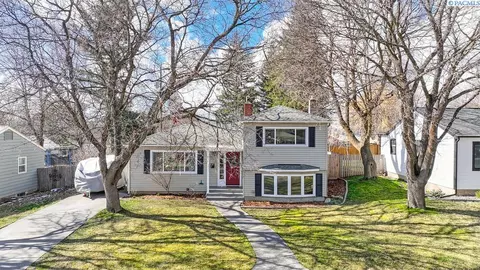 Exterior - 935 NW Charlotte, Pullman, WA 99163 photo 1 of 12