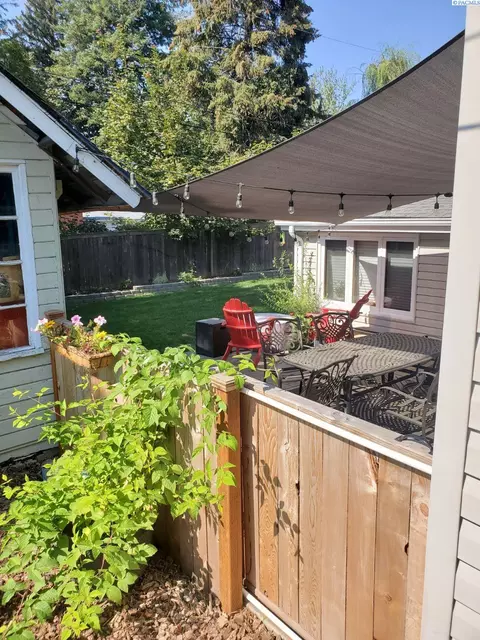 Exterior - 935 NW Charlotte, Pullman, WA 99163 photo 7 of 12