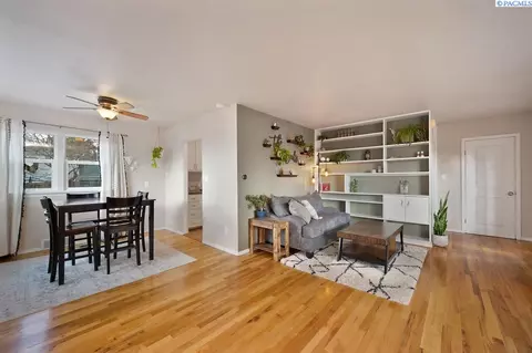 Living - 935 NW Charlotte, Pullman, WA 99163 photo 3 of 5