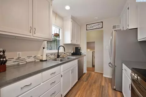 Kitchen - 935 NW Charlotte, Pullman, WA 99163 photo 1 of 1