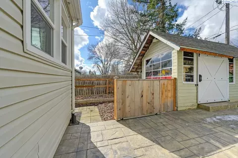 Exterior - 935 NW Charlotte, Pullman, WA 99163 photo 8 of 12
