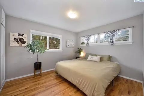 Bedroom - 935 NW Charlotte, Pullman, WA 99163 photo 1 of 3