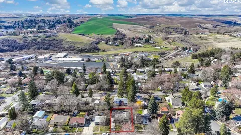View/Area - 935 NW Charlotte, Pullman, WA 99163 photo 2 of 2