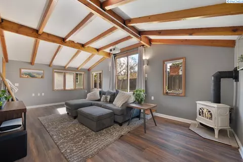 Living - 935 NW Charlotte, Pullman, WA 99163 photo 5 of 5