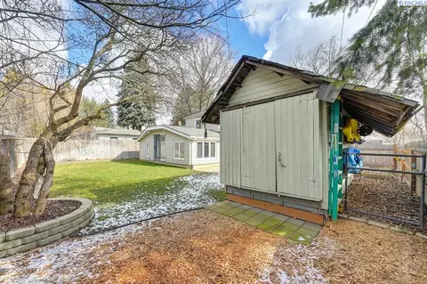 Exterior - 935 NW Charlotte, Pullman, WA 99163 photo 6 of 12