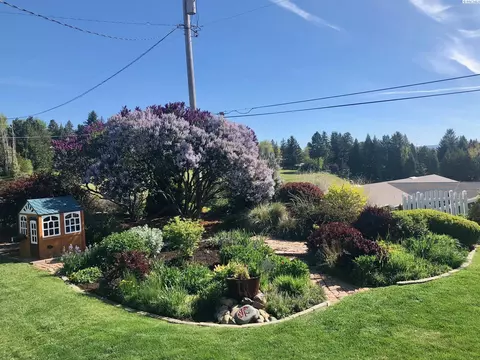 Exterior - 1210 NW Orion Dr, Pullman, WA 99163 photo 11 of 13