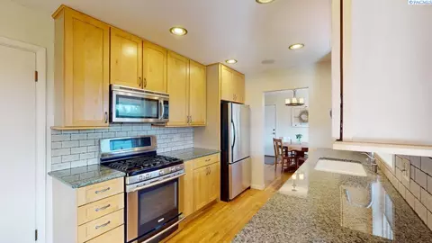 Kitchen - 1210 NW Orion Dr, Pullman, WA 99163 photo 3 of 4