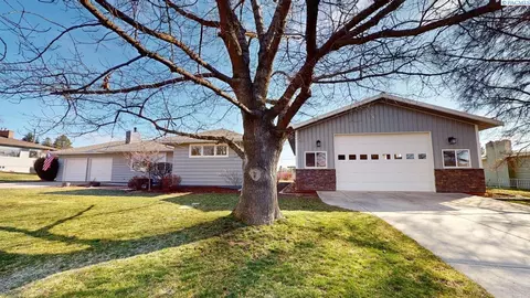 Exterior - 1210 NW Orion Dr, Pullman, WA 99163 photo 2 of 13