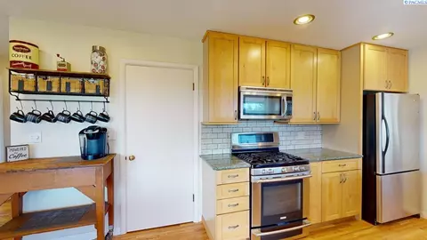 Kitchen - 1210 NW Orion Dr, Pullman, WA 99163 photo 4 of 4