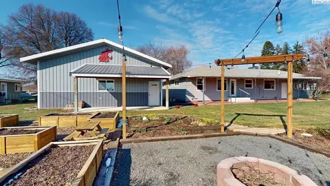 Exterior - 1210 NW Orion Dr, Pullman, WA 99163 photo 5 of 13