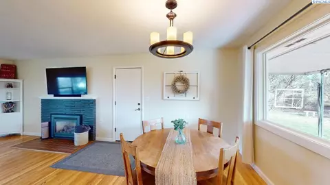 Dining - 1210 NW Orion Dr, Pullman, WA 99163 photo 2 of 5