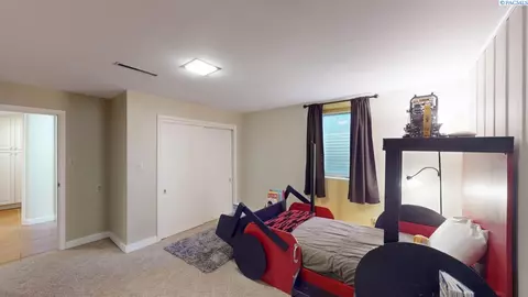 Bedroom - 1210 NW Orion Dr, Pullman, WA 99163 photo 5 of 9