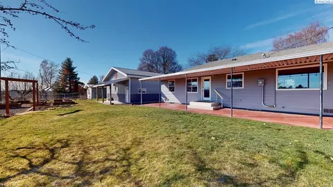 Exterior - 1210 NW Orion Dr, Pullman, WA 99163 photo 6 of 13