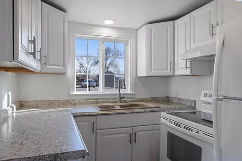 Kitchen - 311 E 5th St, Granger, WA 98932 photo 2 of 2