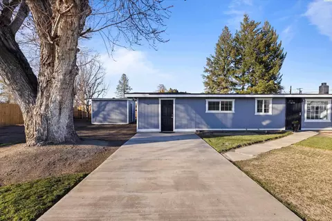 Exterior - 311 E 5th St, Granger, WA 98932 photo 3 of 9