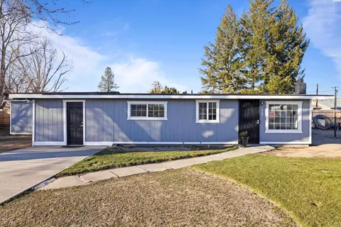 Exterior - 311 E 5th St, Granger, WA 98932 photo 4 of 9