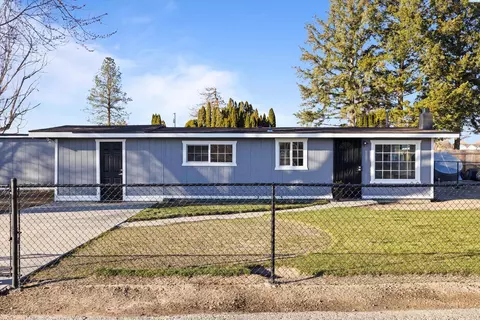 Exterior - 311 E 5th St, Granger, WA 98932 photo 1 of 9