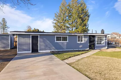 Exterior - 311 E 5th St, Granger, WA 98932 photo 5 of 9