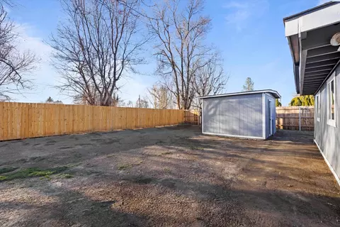 Exterior - 311 E 5th St, Granger, WA 98932 photo 6 of 9