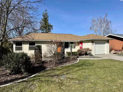 715 SE Taylor, Pullman, WA 99163 photo 2
