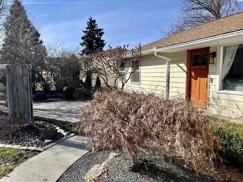 715 SE Taylor, Pullman, WA 99163 photo 4