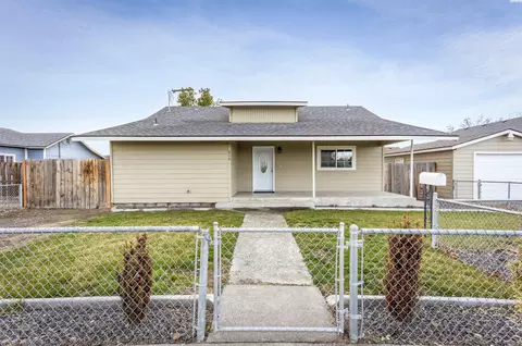 Exterior - 616 W A St, Pasco, WA 99301 photo 11 of 13