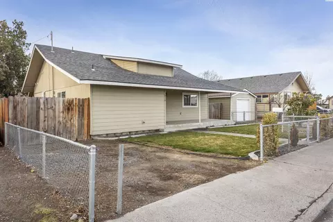 Exterior - 616 W A St, Pasco, WA 99301 photo 12 of 13