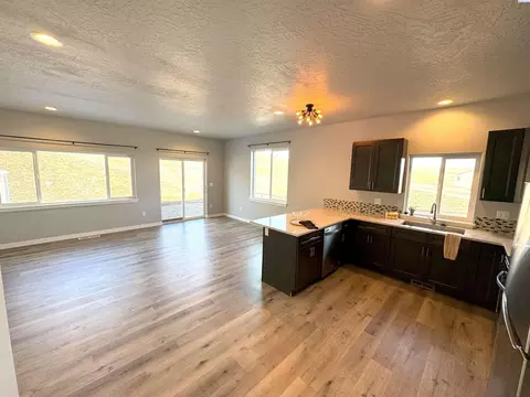 Kitchen - 1338 SW Sw Ctr, Pullman, WA 99163 photo 1 of 2