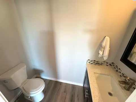 Bath - 1338 SW Sw Ctr, Pullman, WA 99163 photo 1 of 7