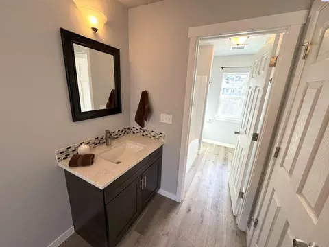 Bath - 1338 SW Sw Ctr, Pullman, WA 99163 photo 5 of 7