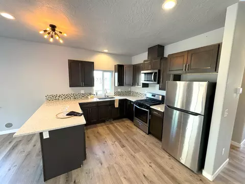 Kitchen - 1338 SW Sw Ctr, Pullman, WA 99163 photo 2 of 2