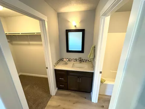 Bath - 1338 SW Sw Ctr, Pullman, WA 99163 photo 2 of 7