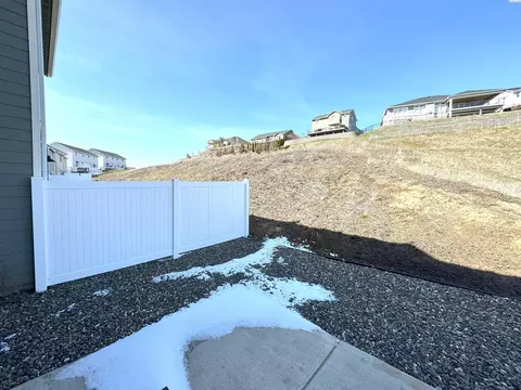Exterior - 1338 SW Sw Ctr, Pullman, WA 99163 photo 3 of 7