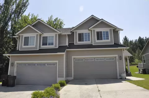 647 SW Center St, Pullman, WA 99163 photo 1