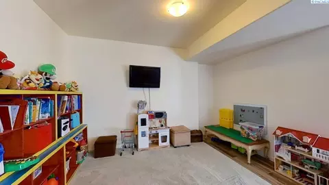 Living - 970 SW Crestview St, Pullman, WA 99163 photo 5 of 6