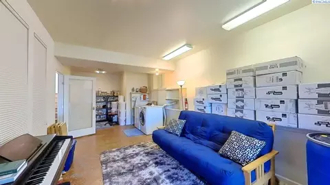 Living - 970 SW Crestview St, Pullman, WA 99163 photo 6 of 6