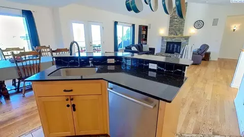 Kitchen - 970 SW Crestview St, Pullman, WA 99163 photo 2 of 2