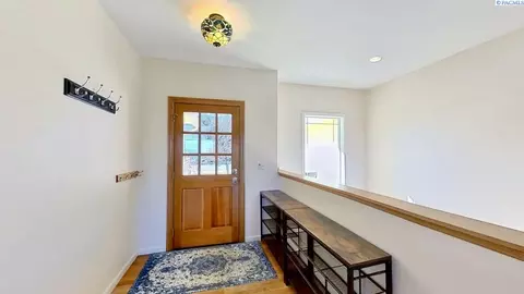 Entry Way - 970 SW Crestview St, Pullman, WA 99163 photo 1 of 1